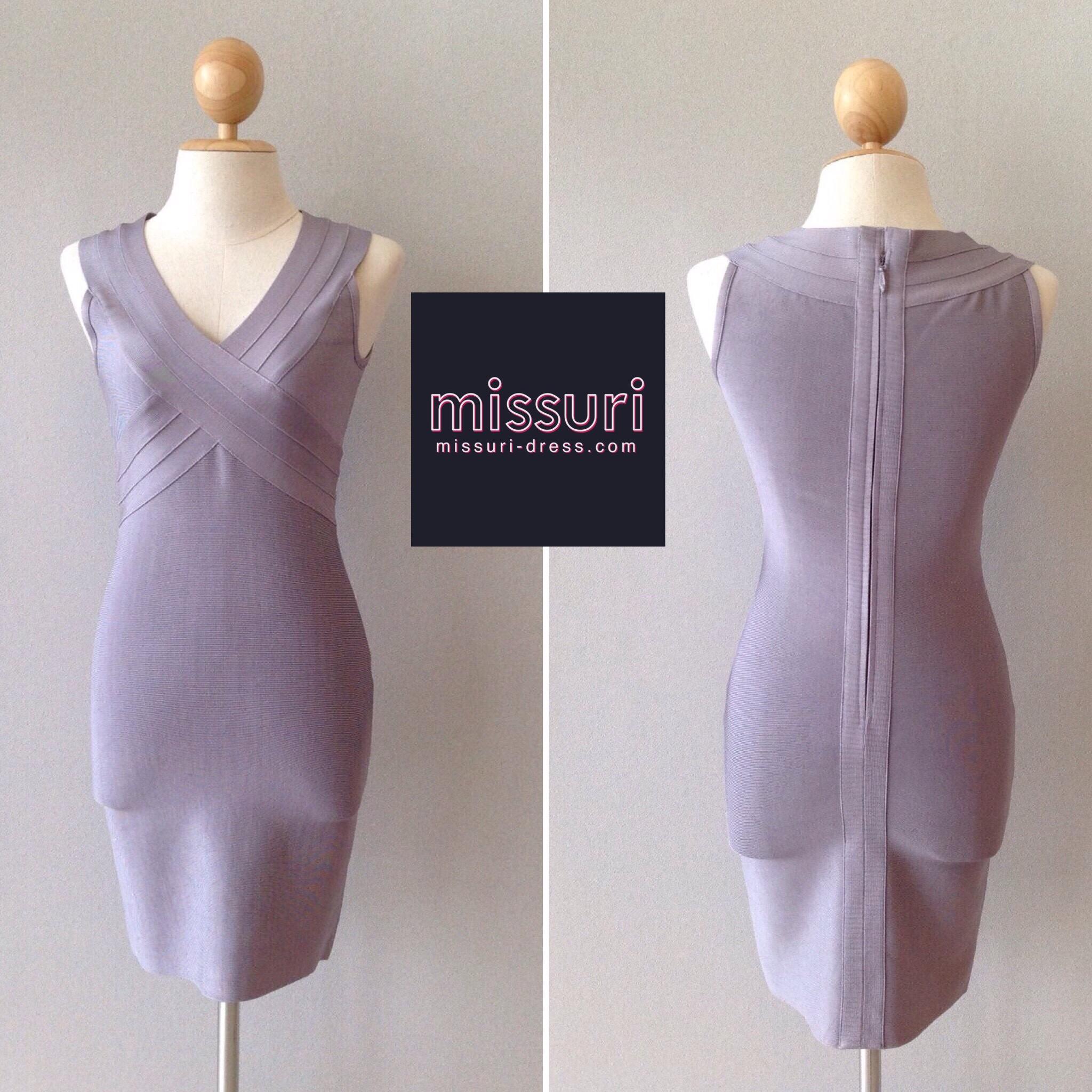 ชุดราตรีสั้น ชุดเดรสเข้ารูป Herve Leger สีเงินเมทัลลิก ด้านหลังเป็นผูก closet กระโปรงจับจีบรอบ เหมาะไปงานเลี้ยง งานบายเนียร์  งานปาร์ตี้