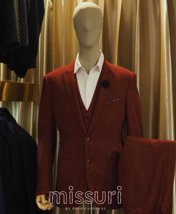 ชุดสูทสีแดงพร้อมกางเกง สูทออกงาน สูทไปงานแต่ง