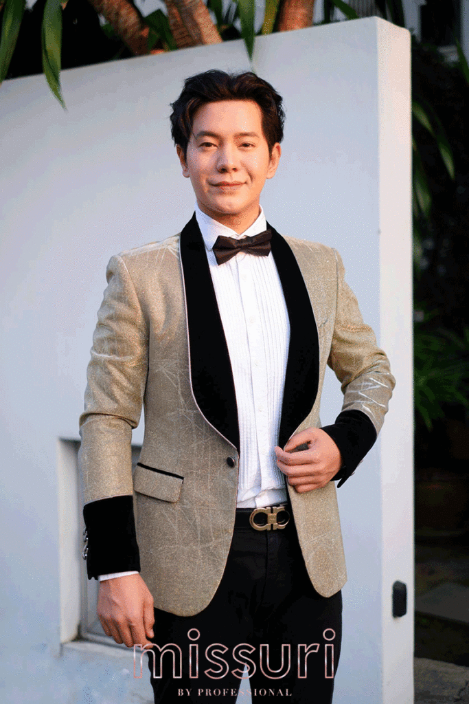 ชุดสูทออกงานสีทอง แบบหรูหรา สไตล์ดารา Celebrity