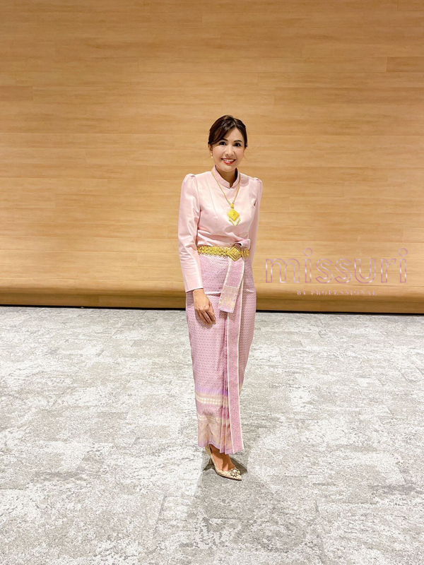 รีวิวชุดไทยบรมพิมานสีชมพูพร้อมผ้าถุงทรงจีบหน้านางแบบเรียบหรู