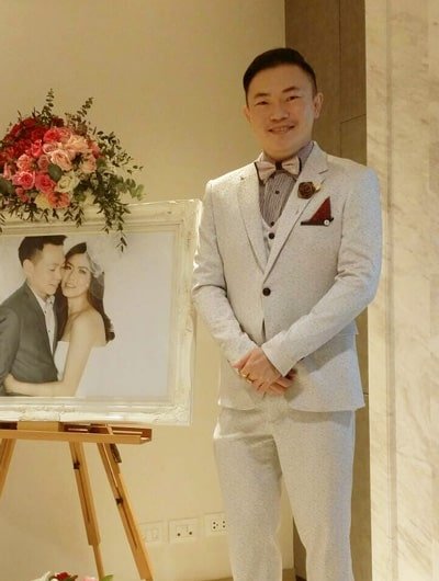 สูทสีเทาออกงาน ทรงเรียบหรู แบบเข้ารูป