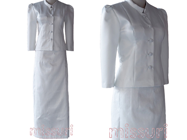 ชุดไทยจิตรลดาสีขาวผ้าเรียบเน้นงานพระราชพิธีต่างๆ งานแต่ง รวมถึงงานบวช