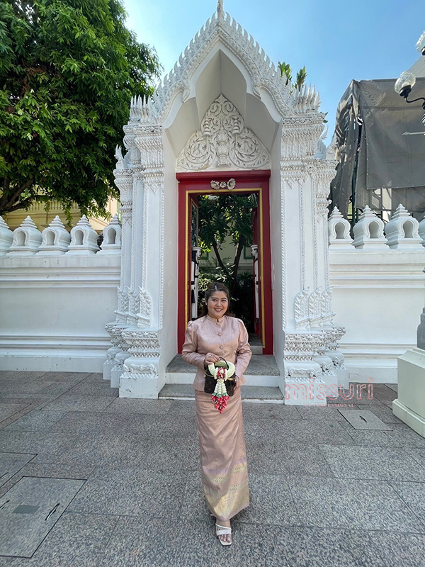 รีวิวจากคุณลูกค้าในชุดไทยผ้าถุงลายจิตรลดาสีชมพู ผ้าลายไทยปักดิ้นทองแบบเรียบหรู