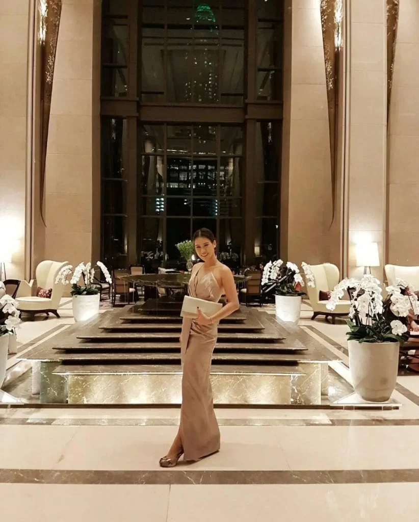 ชุดราตรียาวแบบเรียบหรู ชุดราตรีออกงาน ทรงสายเดี่ยวผ่าหน้าขา